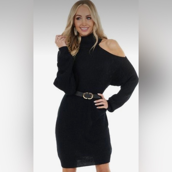❣️sold❣️ Cold shoulder ribbed fitted dress - Picture 2 of 3